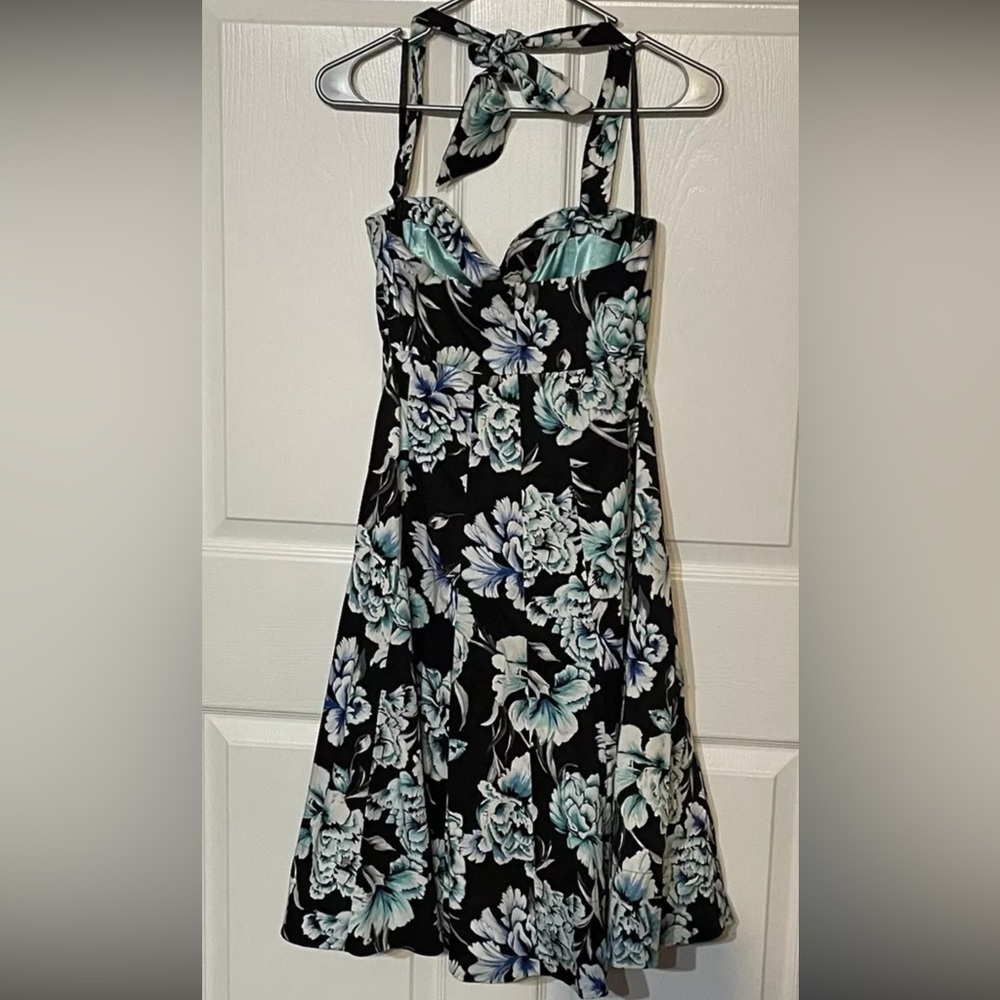 White House Black Market Pin-Up Size 8 Floral Halter Dress w/ Removable Straps - Picture 2 of 4